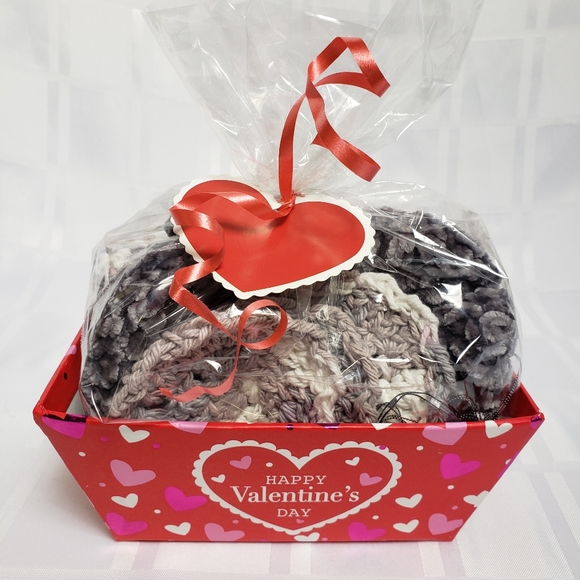 Valentine Gift Set | Face Scrubby, Scrunchies Clo… - Picture 3 of 6